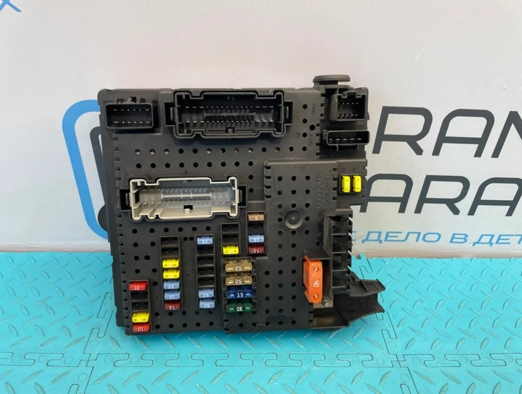 Блок предохранителей Volvo Xc90 2009 30786646 C B6324S 3.2, задний