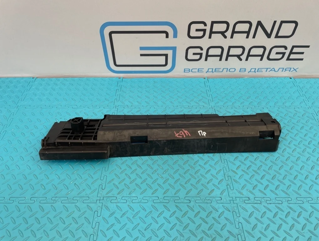 Кронштейн радиатора Bmw 3-Series 2013 17117600537 F30 N20B20B 2.0, правый