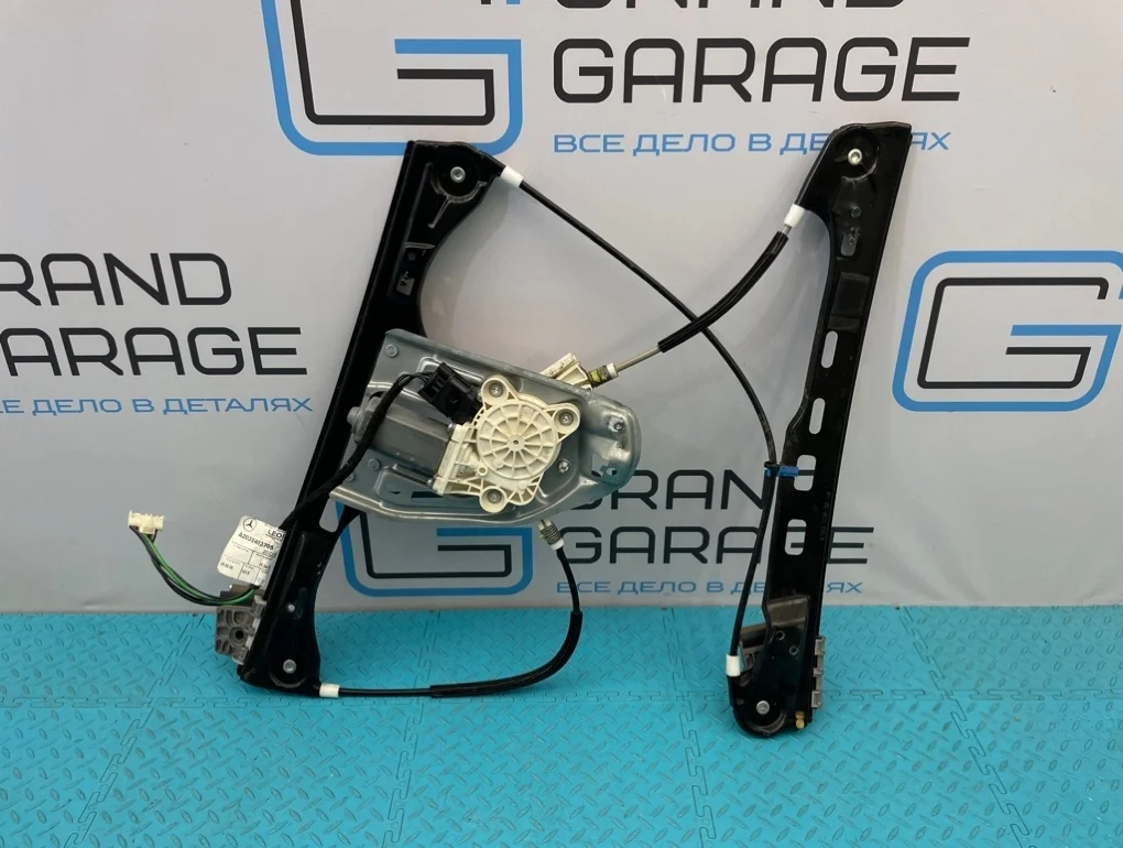Стеклоподъемник Mercedes-Benz C-Class 2006 A2037203246 W203 272.920 2.5, передний правый