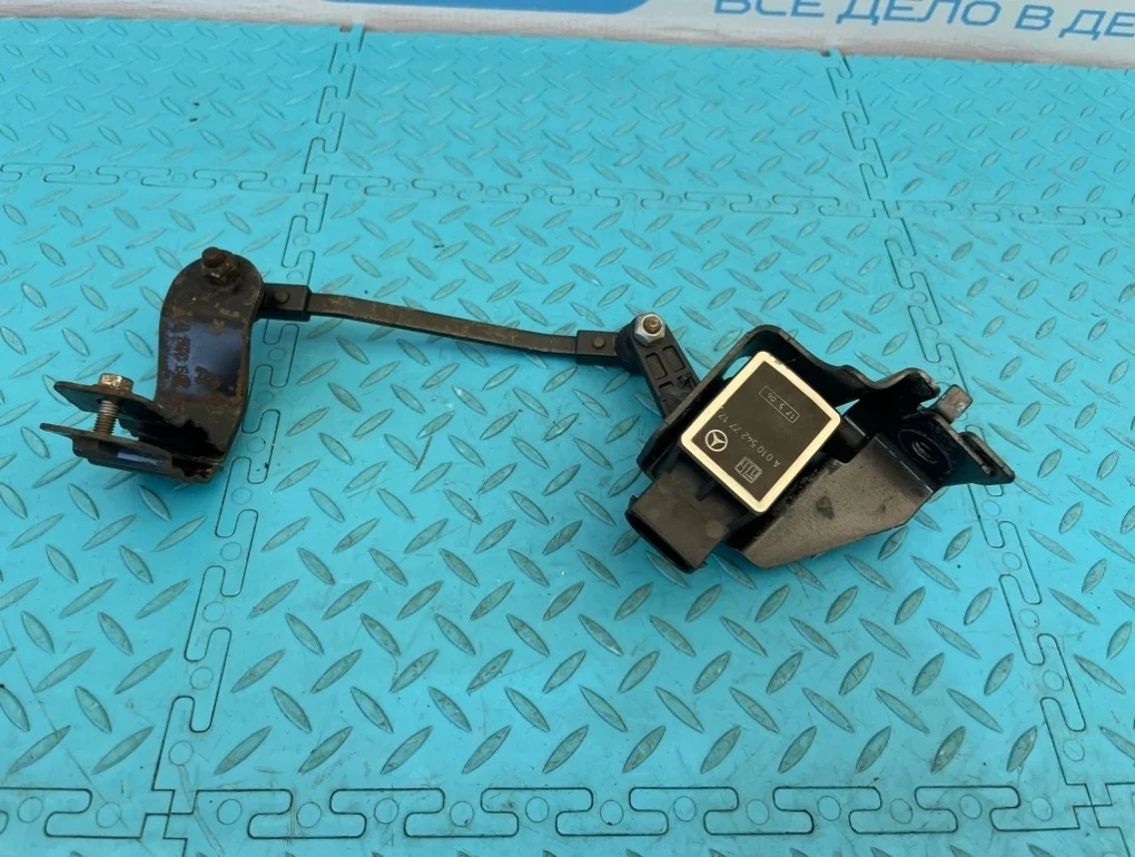 Датчик положения кузова Mercedes-Benz C-Class 2006 A2033200343 W203 272.920 2.5, задний