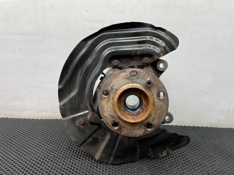 Кулак Bmw X3 2012 6855953 F25 N20B20A 2.0, передний левый