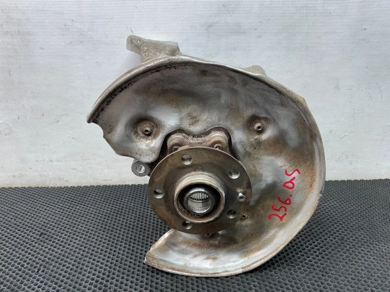 Кулак Audi Q5 2010 8R0505436A 8RB CDNC 2.0, задний правый