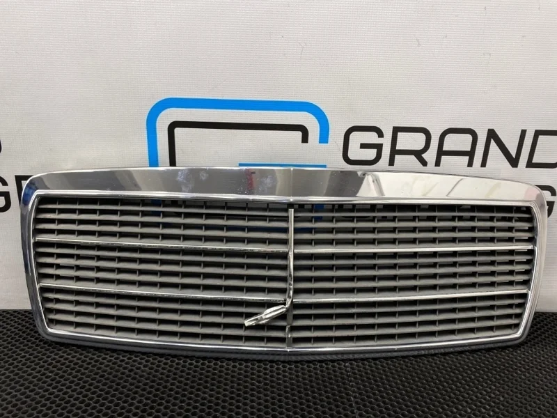 Решетка радиатора Mercedes-Benz E-Class 1998 2108880023 W210 112.911 2.4