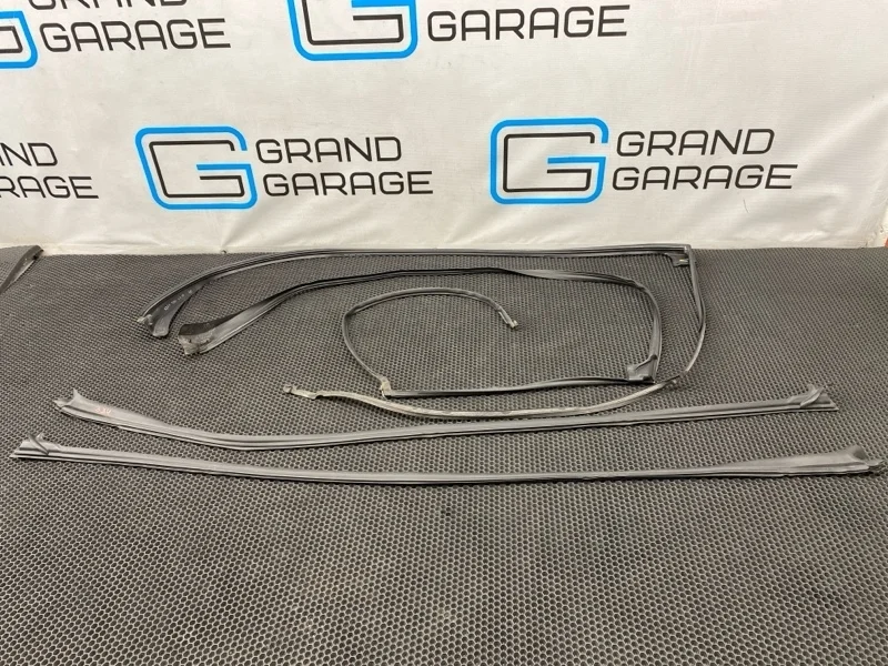 Уплотнитель стекла Mercedes-Benz S-Class 2007 2217270230 W221 273.961 5.5
