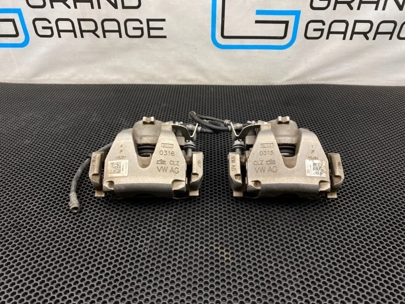 Суппорта передние Audi A4 2016 8W0615123 B9 CVKB 2.0