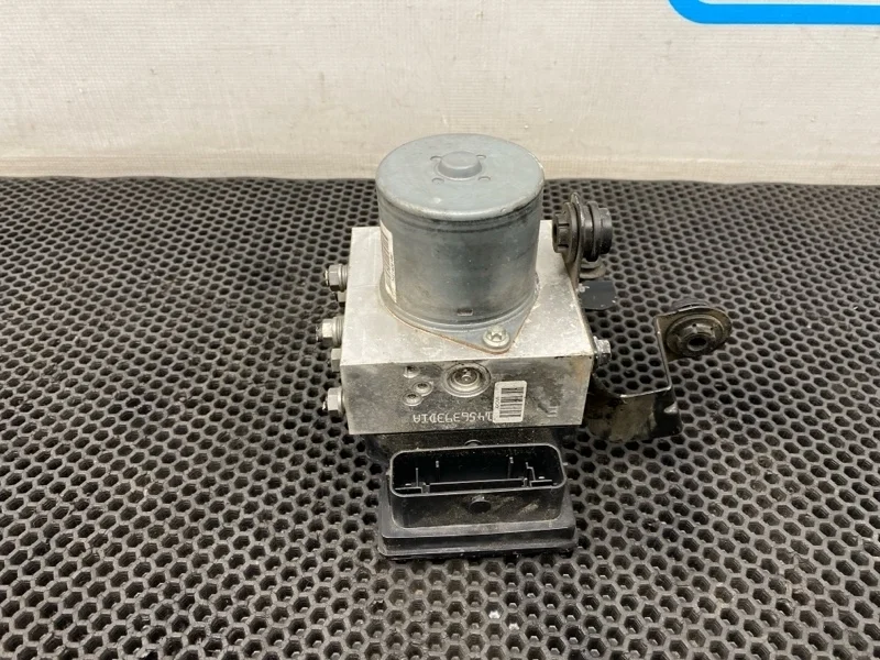 Блок ABS Volkswagen Tiguan 2012 5N0614109BK 5N2 CCZD 2.0