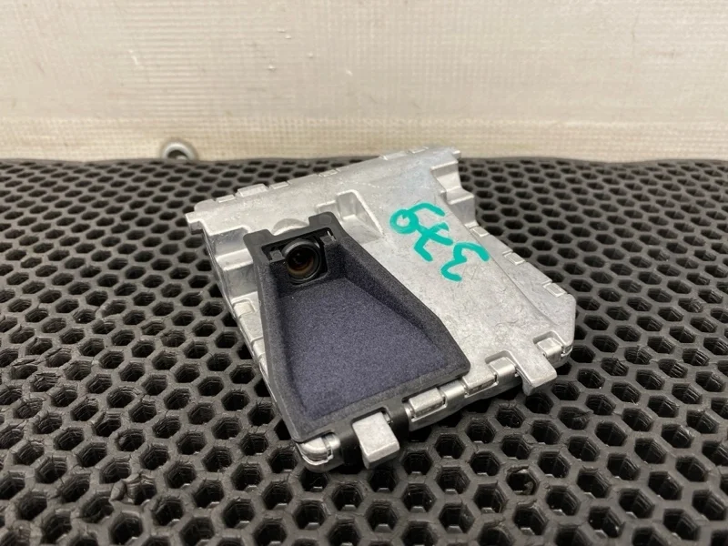Камера передняя Mercedes-Benz E-Class 2009 A0009051700 W212 272.952 3.0