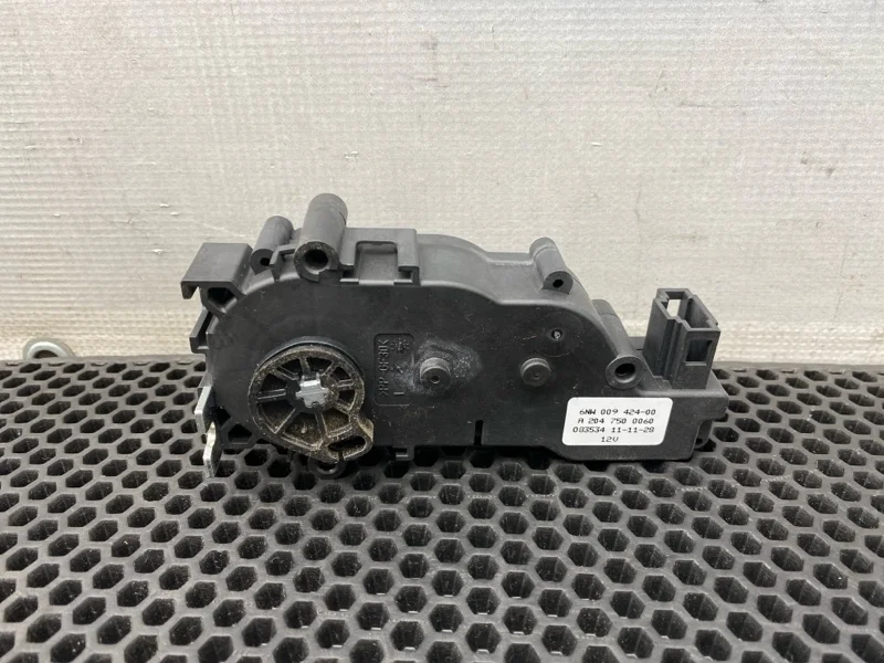 Привод крышки багажника Mercedes-Benz E-Class 2012 A2047500060 W212 276.952 3.5