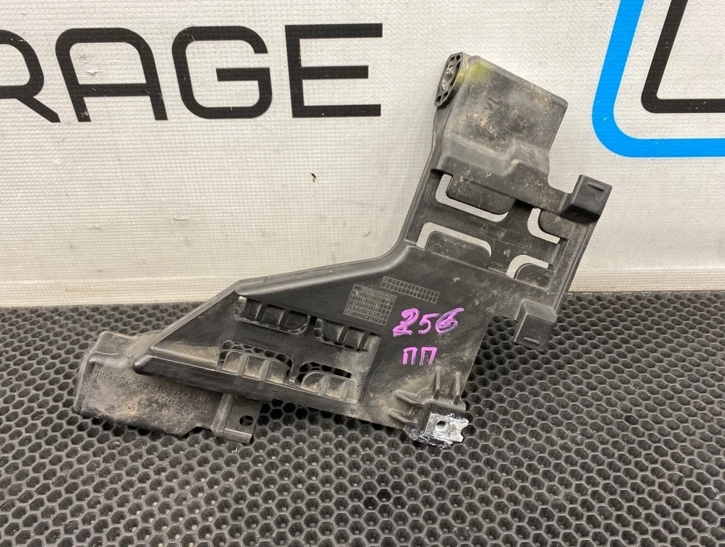 Кронштейн фары Audi Q5 2010 8R0941454 8RB CDNC 2.0, правый