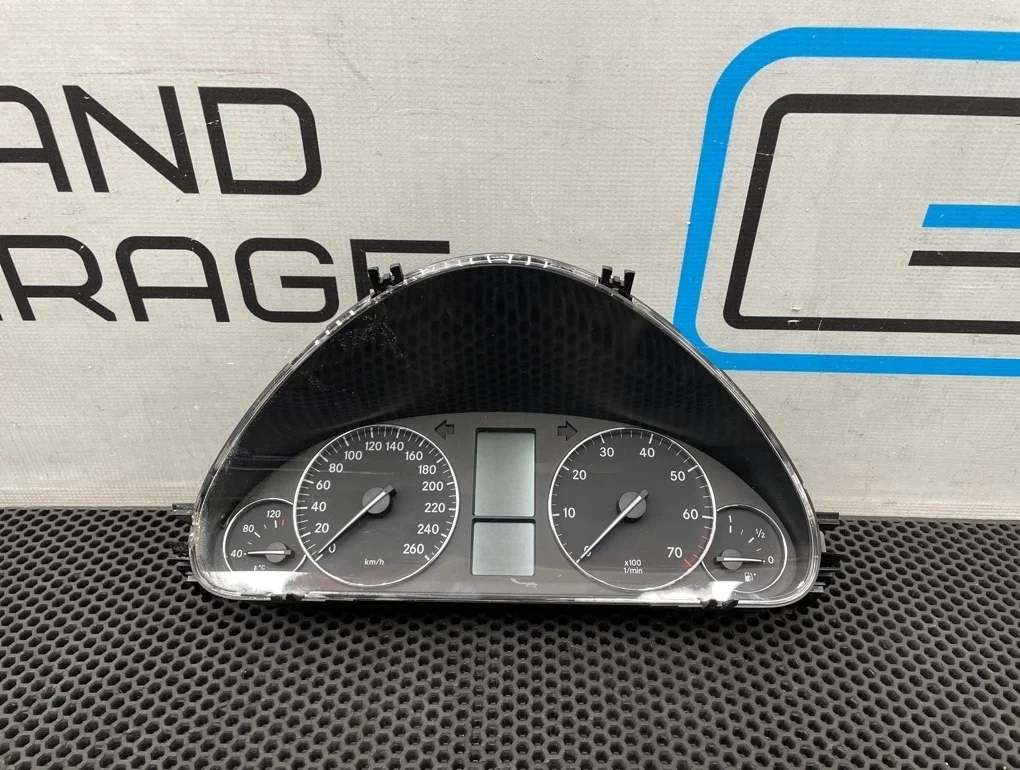 Панель приборов Mercedes-Benz C-Class 2005 A2035408747 W203 271.946 1.8