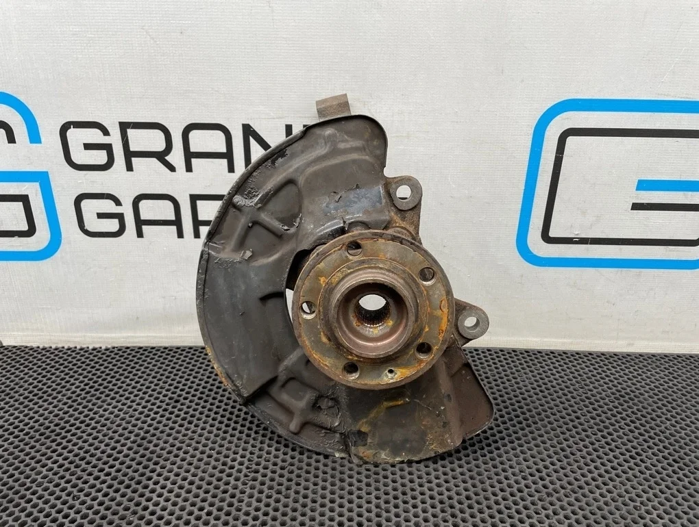 Кулак Volvo Xc90 2006 30760562 C B5254T2 2.5, передний правый