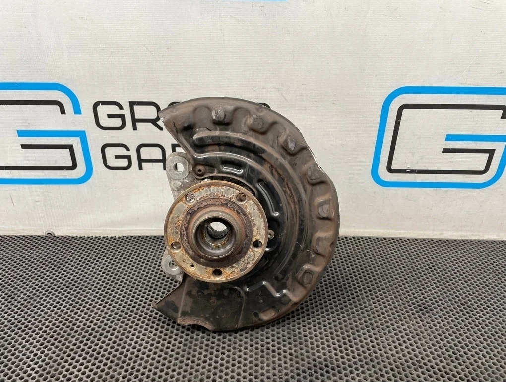 Кулак Audi Tt 2007 8J0407253D 8J3 BUB 3.2, передний левый