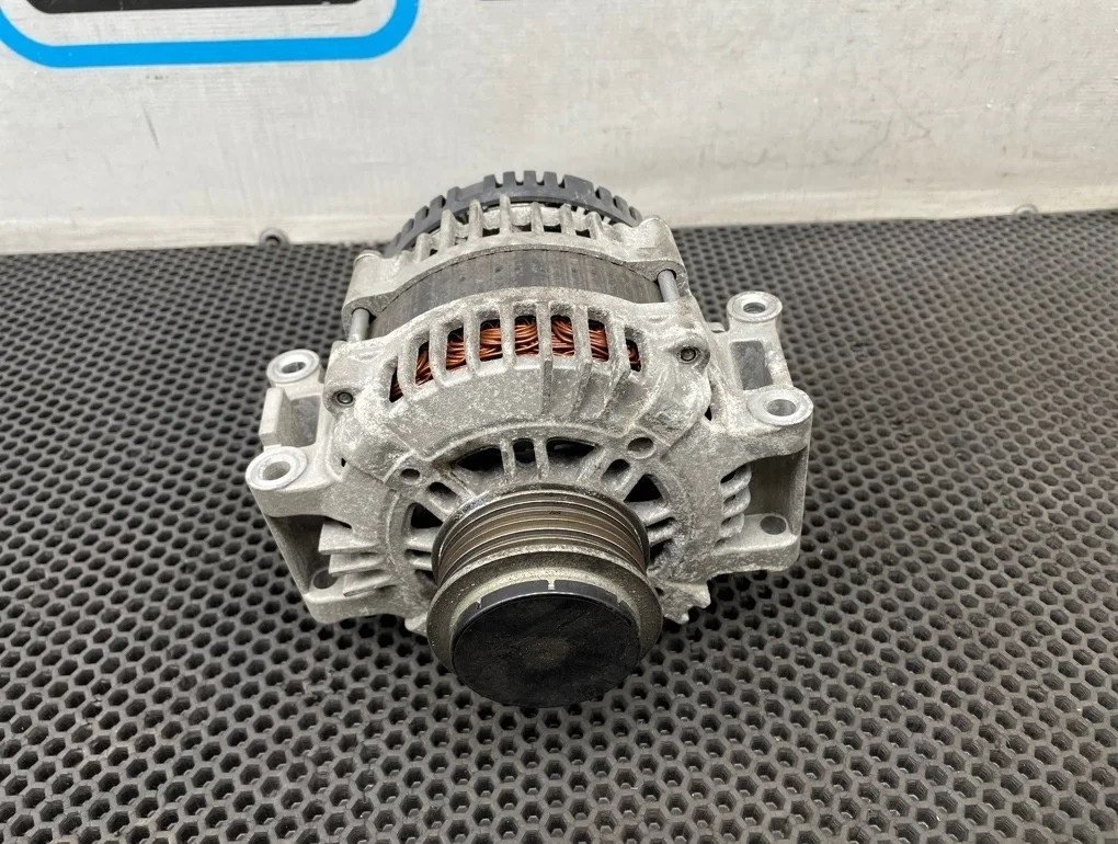 Генератор Audi A6 2011 06E903018G C7 CHVA 2.8