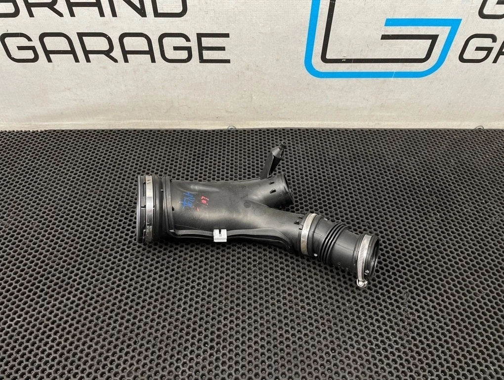 Патрубок воздушный Bmw 7-Series 2010 13717582312 F01 N54B30A 3.0