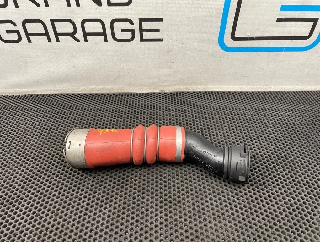 Патрубок интеркулера Bmw 5-Series 2010 13717583728 F10 N55B30A 3.0, правый