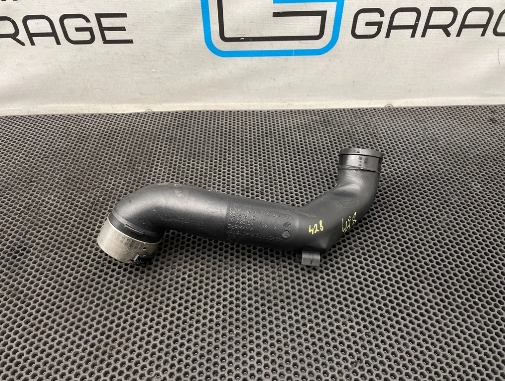 Патрубок интеркулера Bmw 7-Series 2011 13717582314 F01 N54B30A 3.0