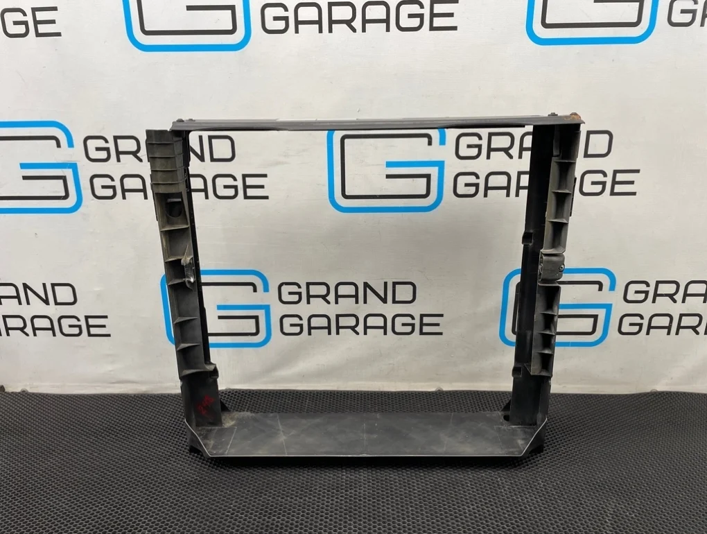 Кронштейн радиатора Bmw X5 2007 17004560595 E70 N52B30AF 3.0