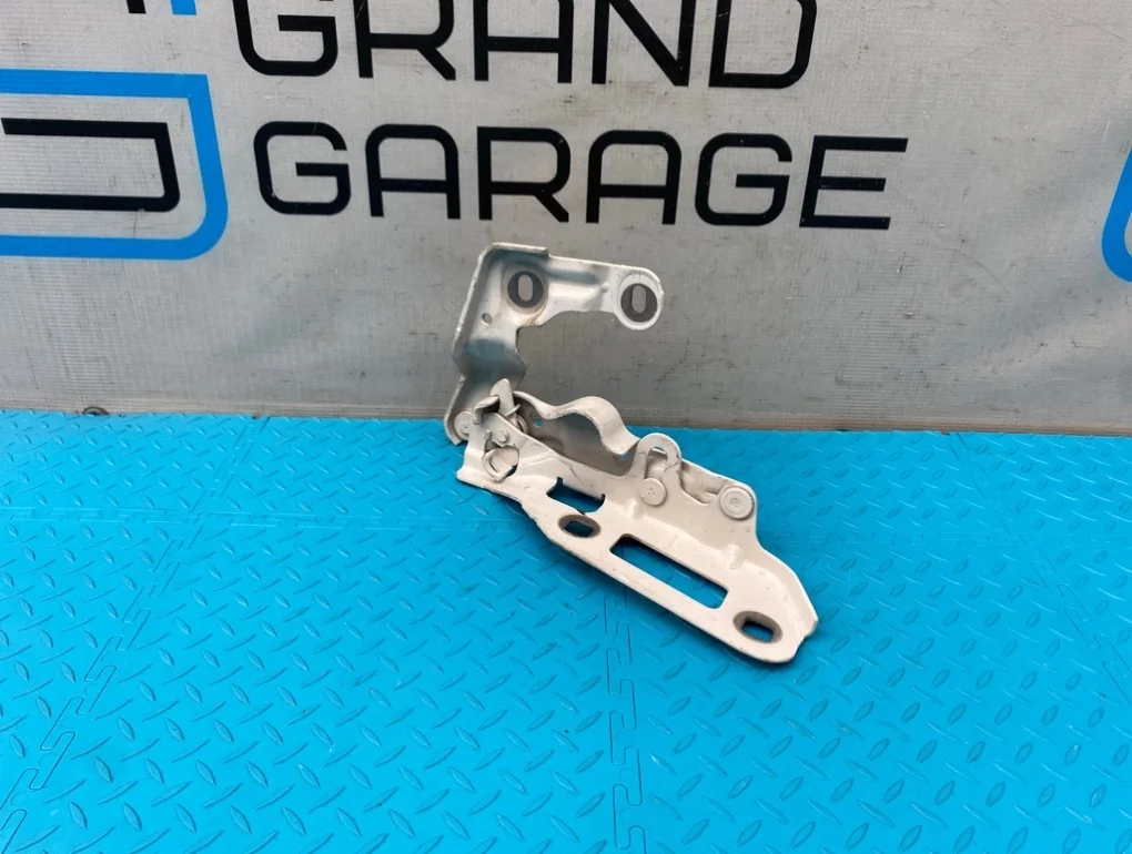 Петля капота Porsche Panamera 2010 97051115202 970 M46.20 3.6, правая