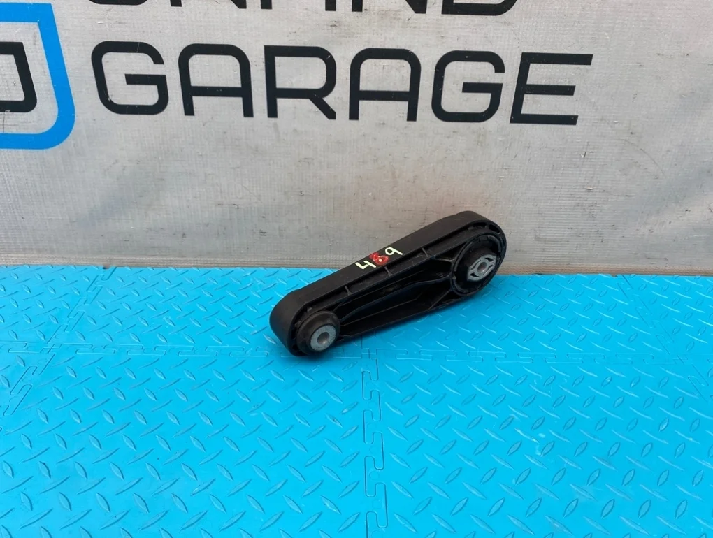 Кронштейн двигателя Porsche Panamera 2010 7PP199331A 970 M46.20 3.6, правый