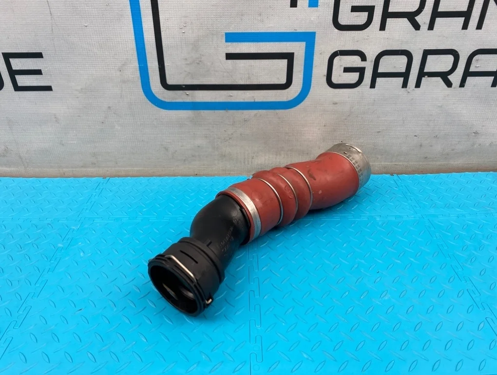 Патрубок интеркулера Bmw 5-Series 2010 13717583728 F07 N55B30A 3.0, правый