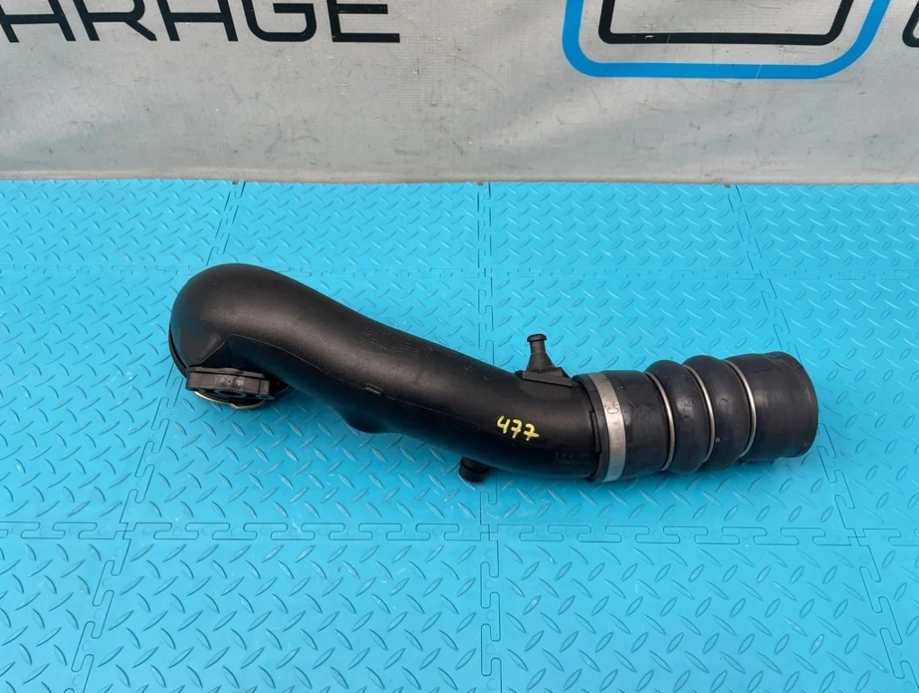 Патрубок интеркулера Bmw 5-Series 2010 13717588268 F07 N55B30A 3.0