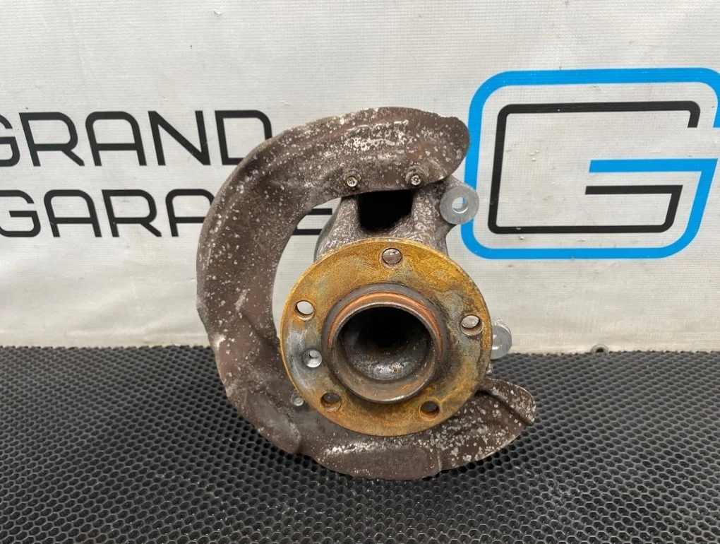 Кулак Bmw 1-Series 2013 31216792285 F20 N13B16A 1.6, передний левый