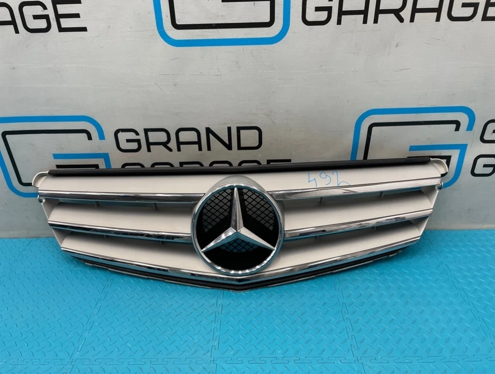 Решетка радиатора Mercedes-Benz C-Class 2009 A2048800023 W204 271.950 1.8
