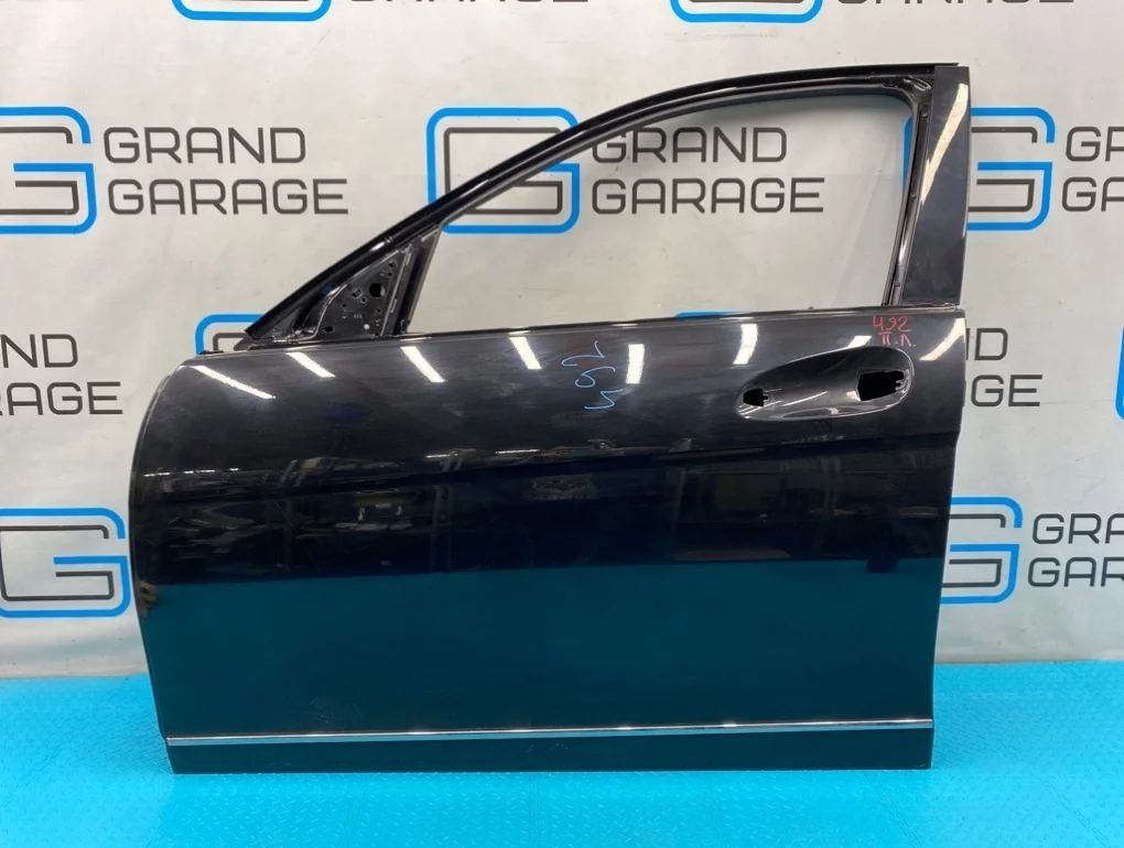 Дверь Mercedes-Benz C-Class 2009 A2047200105 W204 271.950 1.8, передняя левая