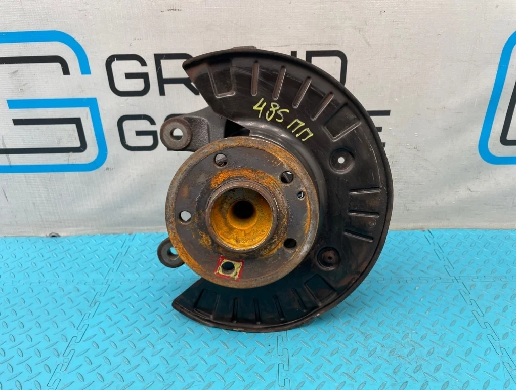 Кулак Mercedes-Benz V-Class 2011 A6393300732 W639 272.978 3.5, передний правый