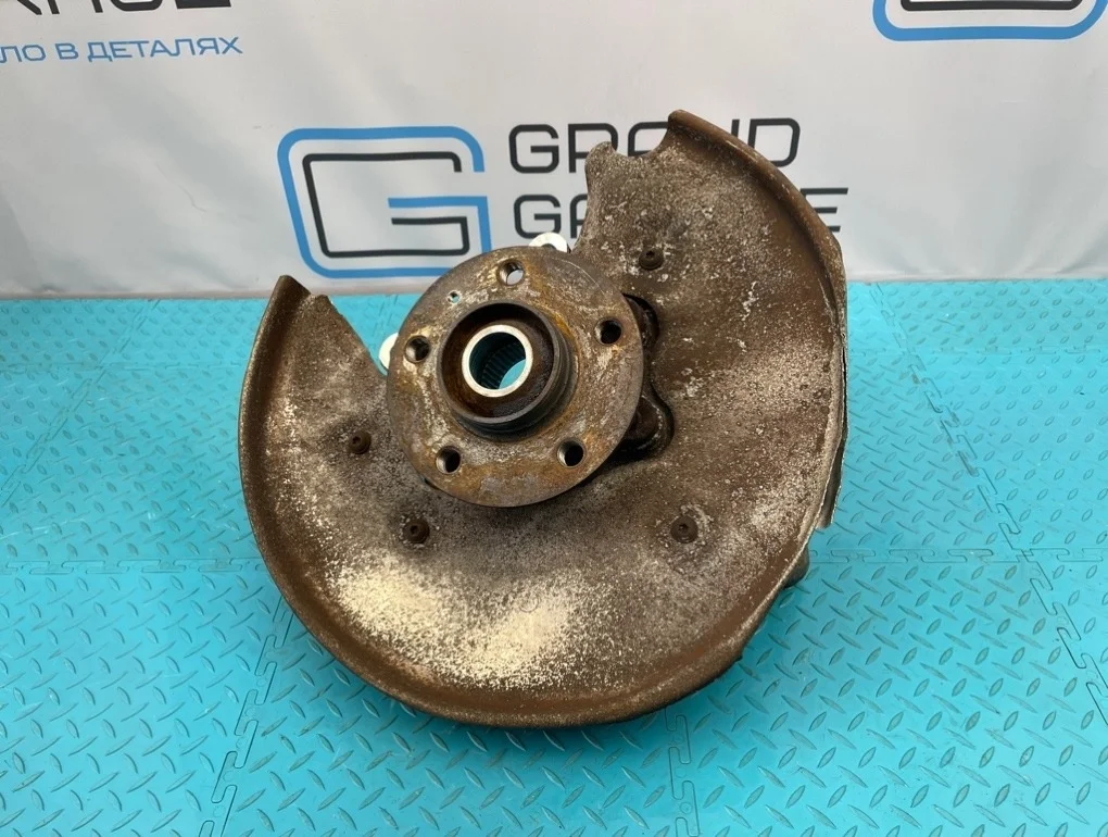 Кулак Audi A7 2011 8R0505432F 4GA CGWB 3.0, задний правый