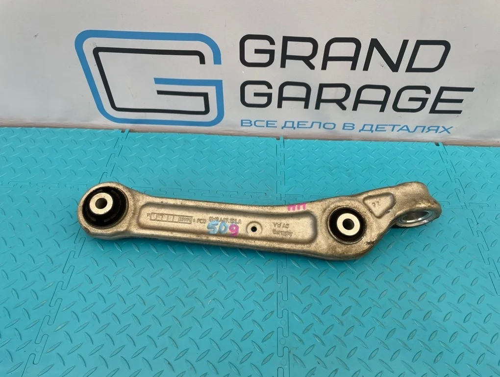 Рычаг Audi A4 2016 8W0407156A B9 CVKB 2.0, передний правый