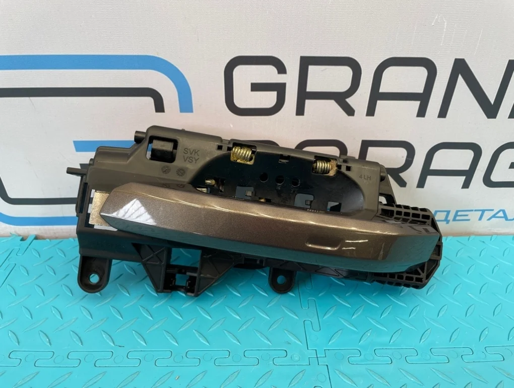 Ручка двери наружная Audi A4 2016 8W0837811A B9 CVKB 2.0, передняя левая