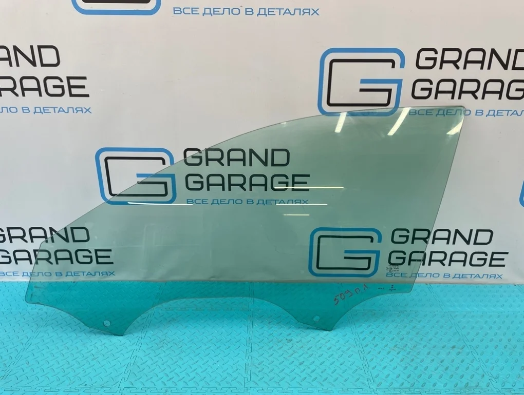 Стекло Audi A4 2016 8W0845201 B9 CVKB 2.0, переднее левое
