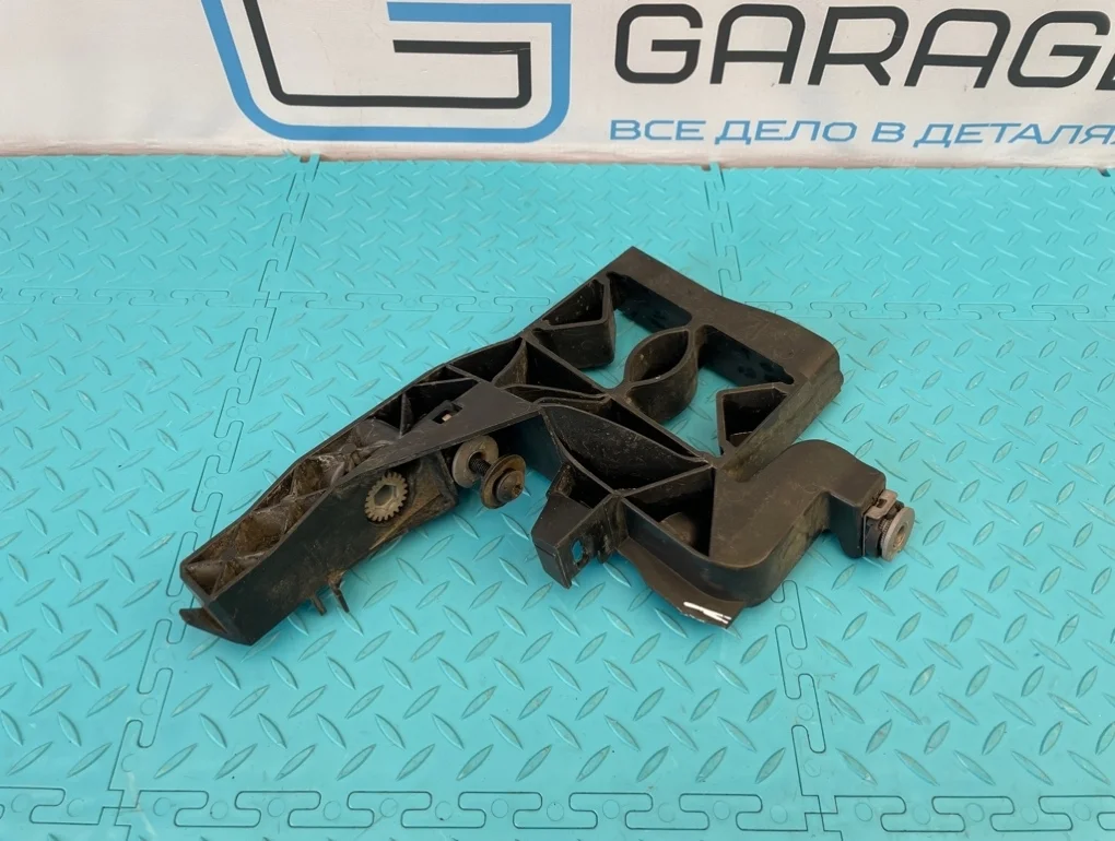 Кронштейн фары Audi A7 2011 4G8805607 4GA CGWB 3.0, передний левый