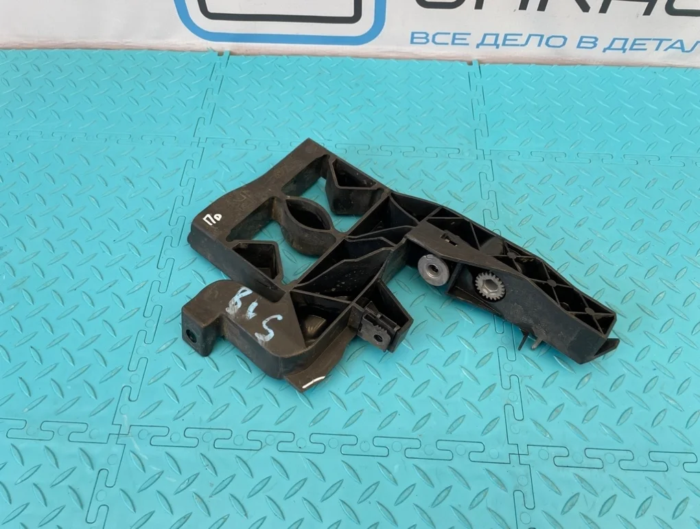 Кронштейн фары Audi A7 2011 4G8805608 4GA CGWB 3.0, передний правый