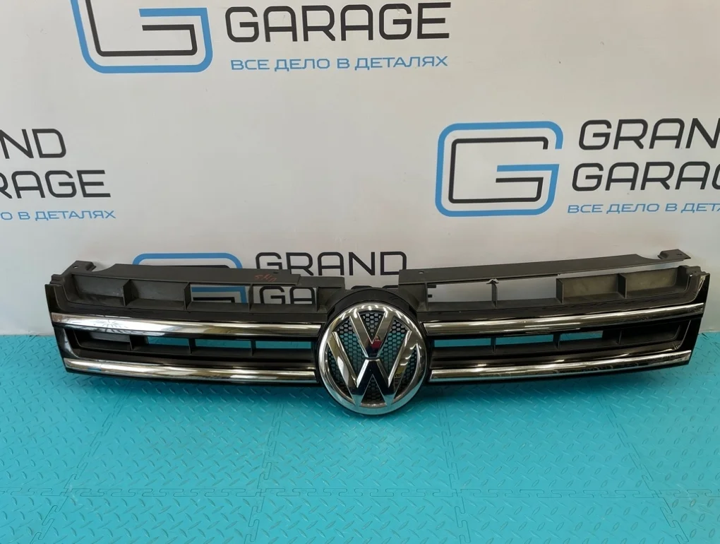 Решетка радиатора Volkswagen Touareg 2012 7P6853651A 7P5 CGRA 3.6
