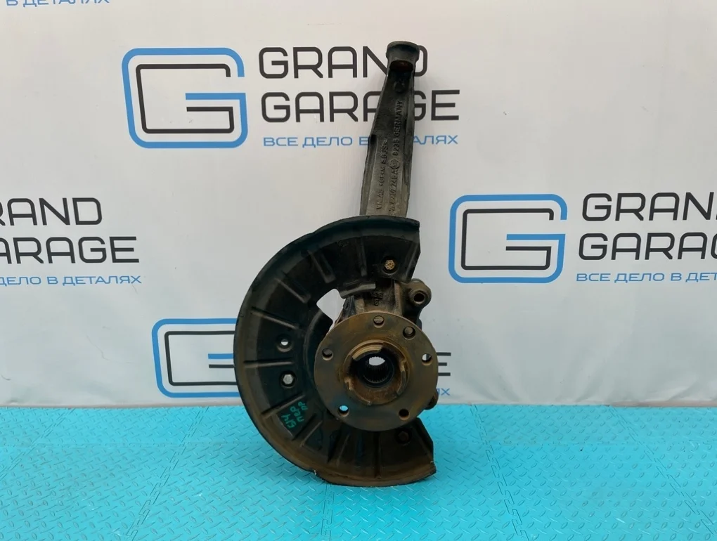 Кулак Volkswagen Touareg 2012 7P6407246A 7P5 CGRA 3.6, передний правый