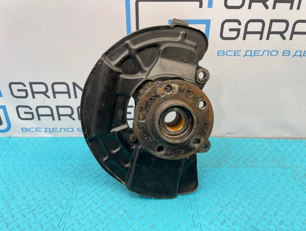 Кулак Volvo Xc90 2009 31200316 C B6324S 3.2, передний правый