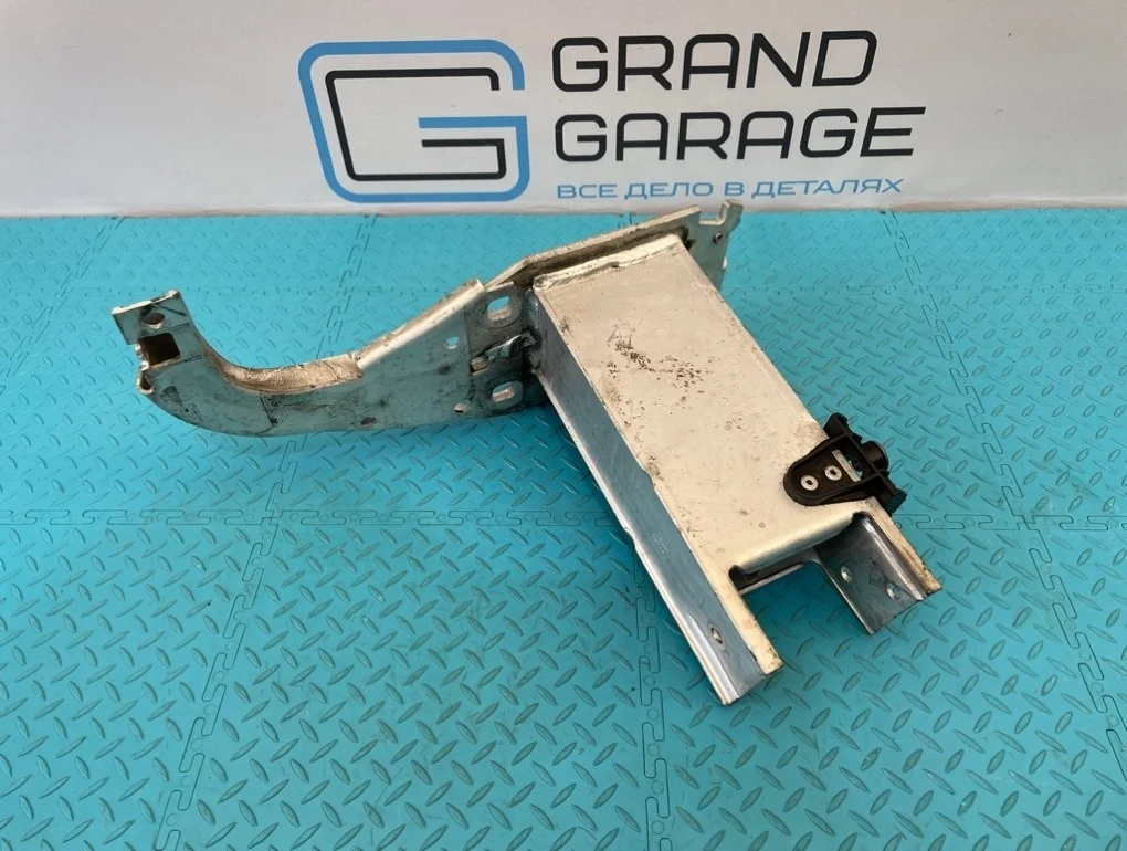 Кронштейн усилителя бампера Audi A7 2011 4G0807133F 4GA CGWB 3.0, передний левый