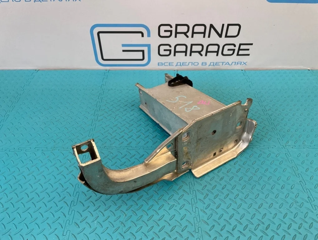 Кронштейн усилителя бампера Audi A7 2011 4G0807134F 4GA CGWB 3.0, передний правый