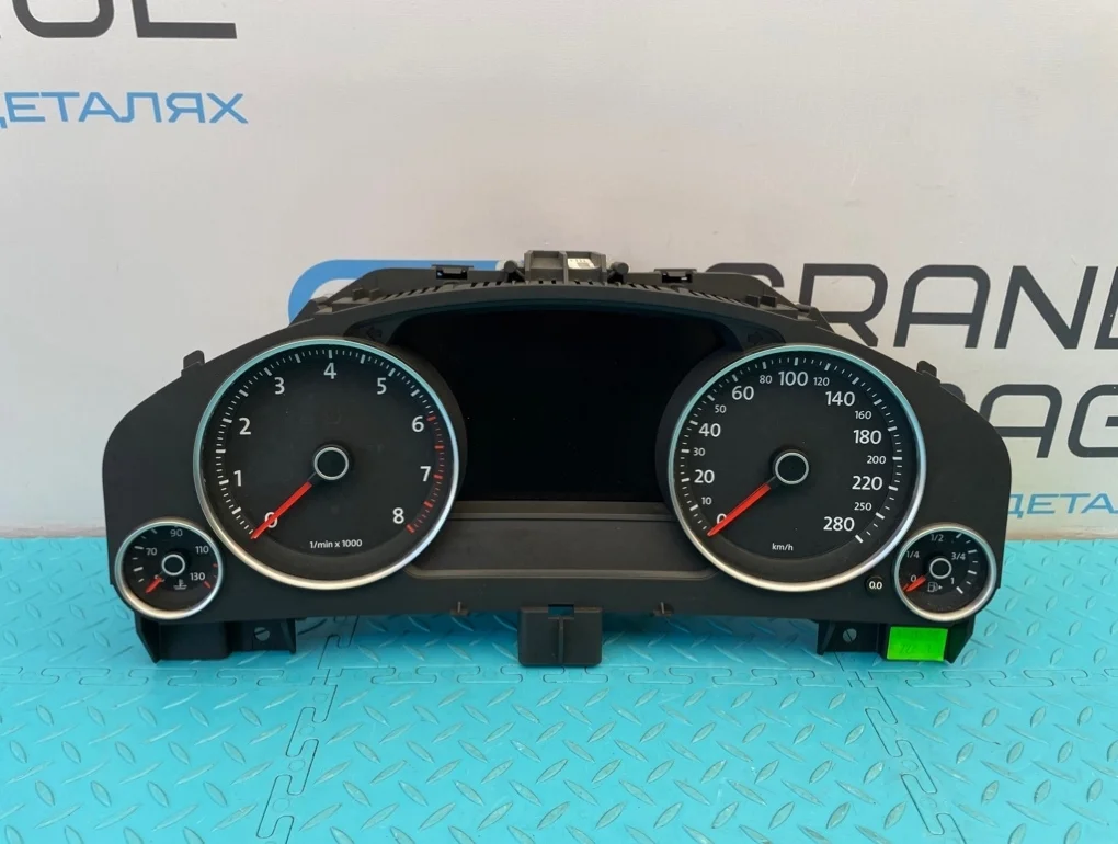 Панель приборов Volkswagen Touareg 2012 7P6920880M 7P5 CGRA 3.6