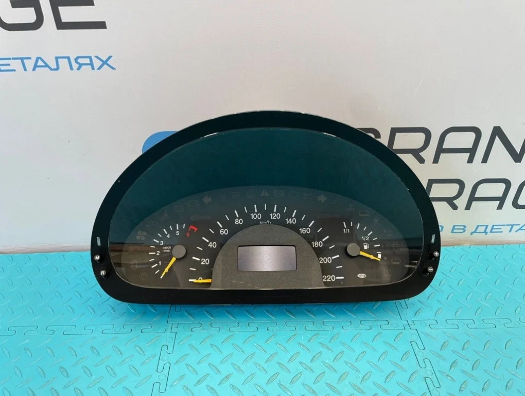 Панель приборов Mercedes-Benz V-Class 2005 A6394460521 W639 112.951 3.2