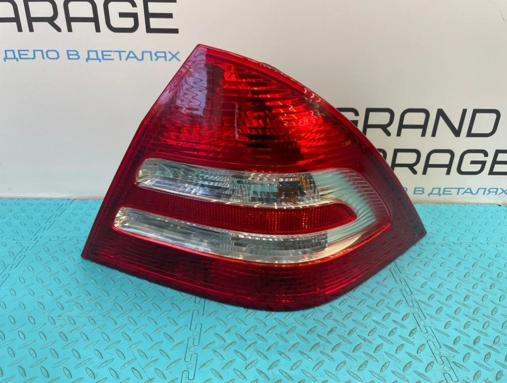 Фонарь Mercedes-Benz C-Class 2006 A2038202064 W203 272.920 2.5, задний правый
