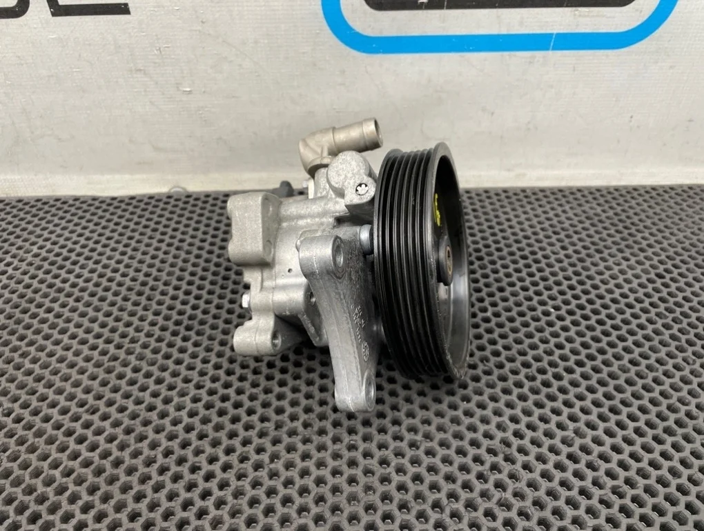 Насос ГУР Mercedes-Benz C-Class 2012 A0054668201 C204 271.820 1.8