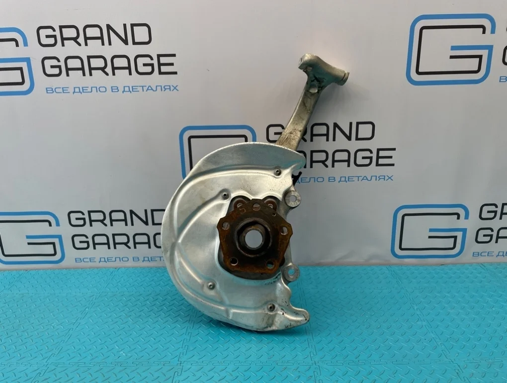 Кулак Audi A4 2016 8W0407559 B9 CVKB 2.0, передний левый