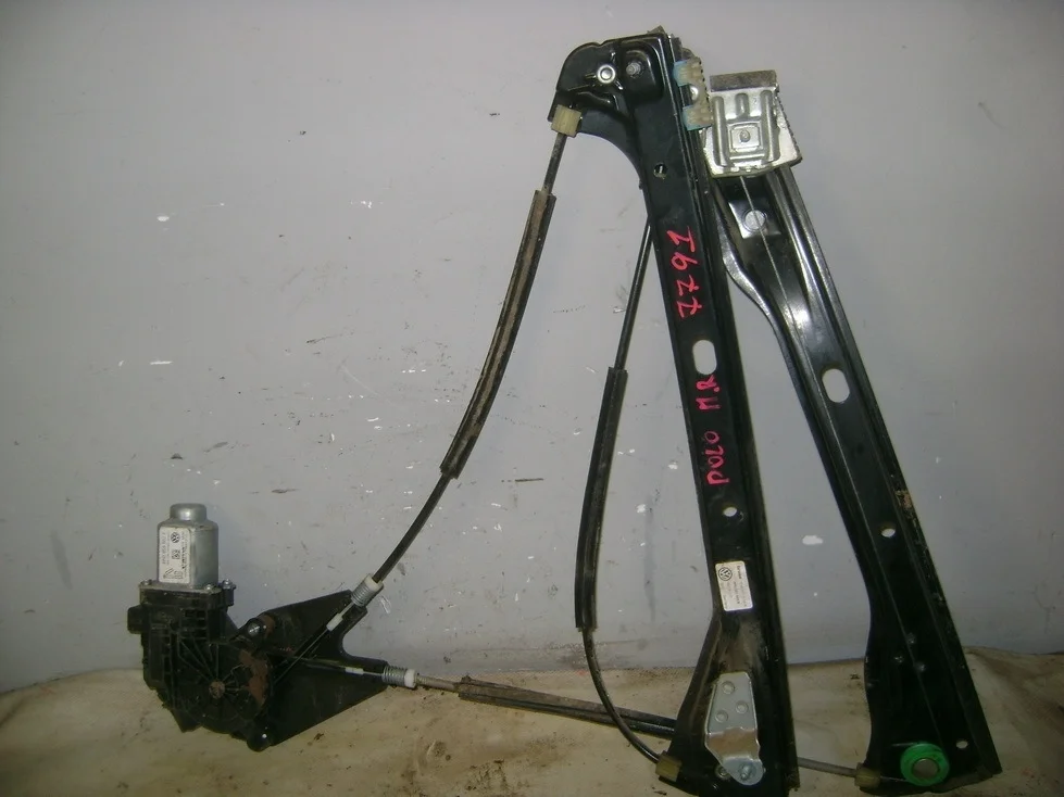 Стеклоподъемник передний правый Volkswagen Polo 5 2011