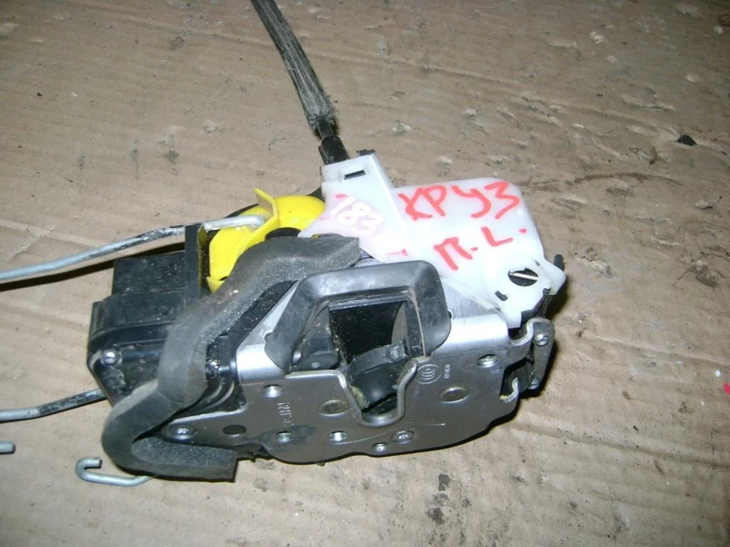 Замок двери передней левой Chevrolet Cruze J300