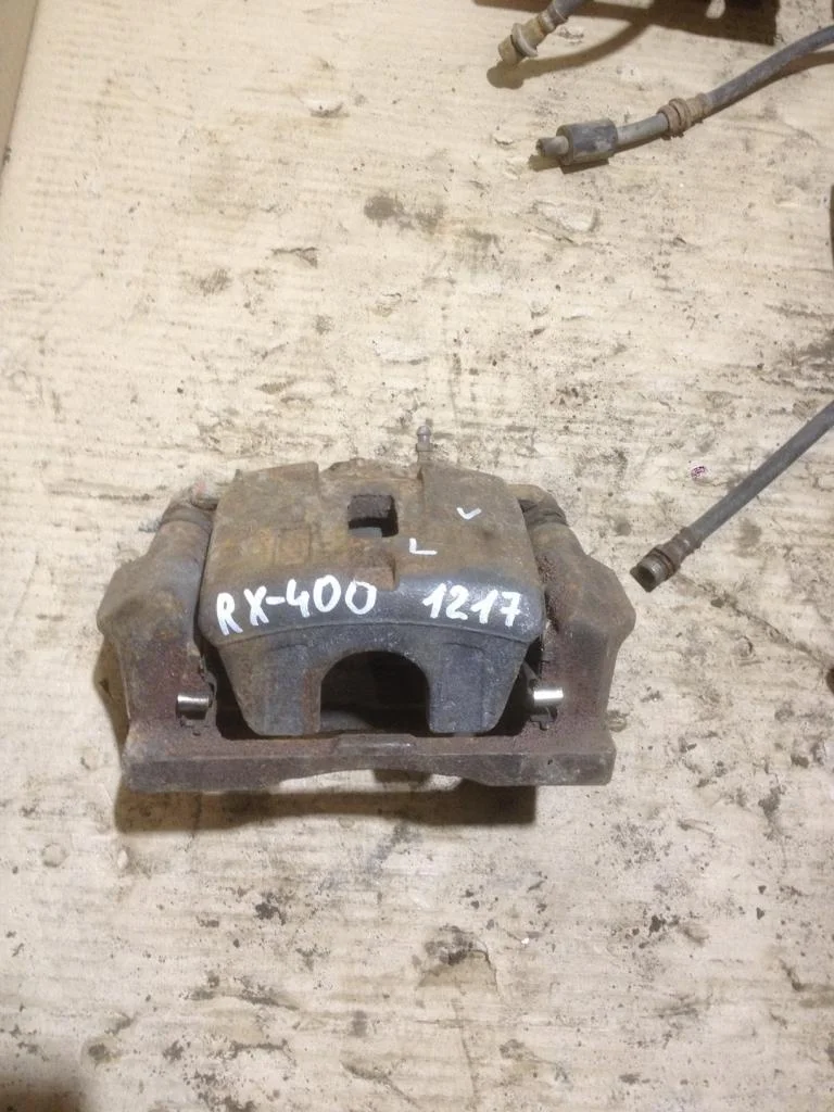 Суппорт передний левый Lexus RX350 XU30