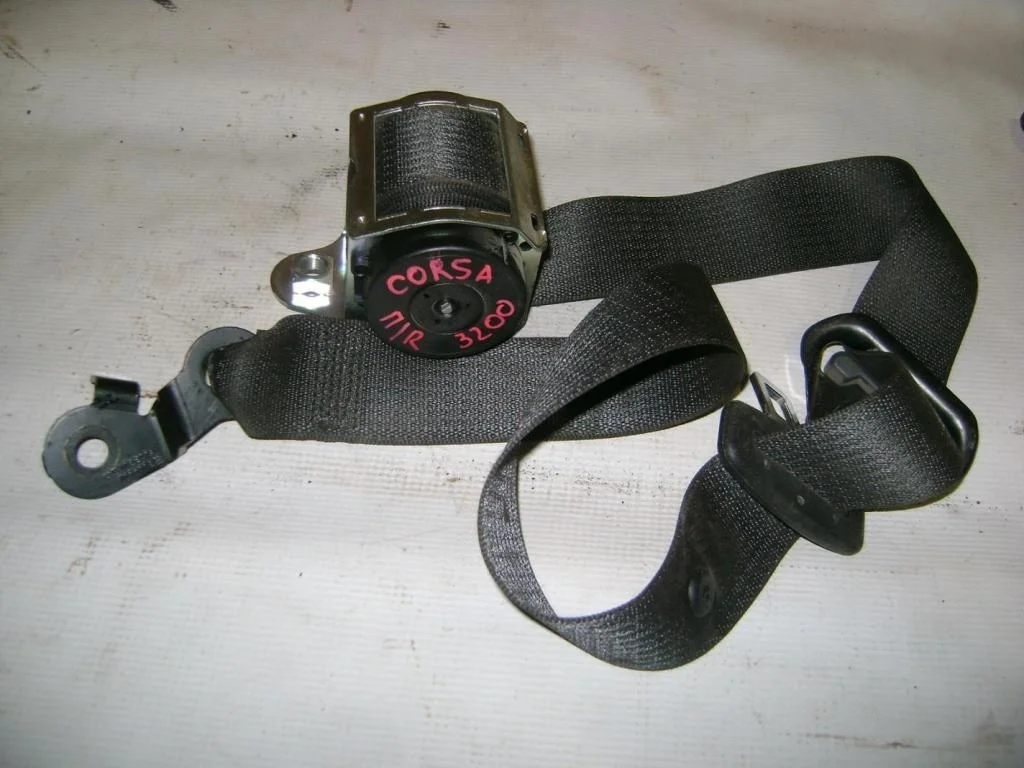 Ремень безопасности пиропатроном Opel Corsa D