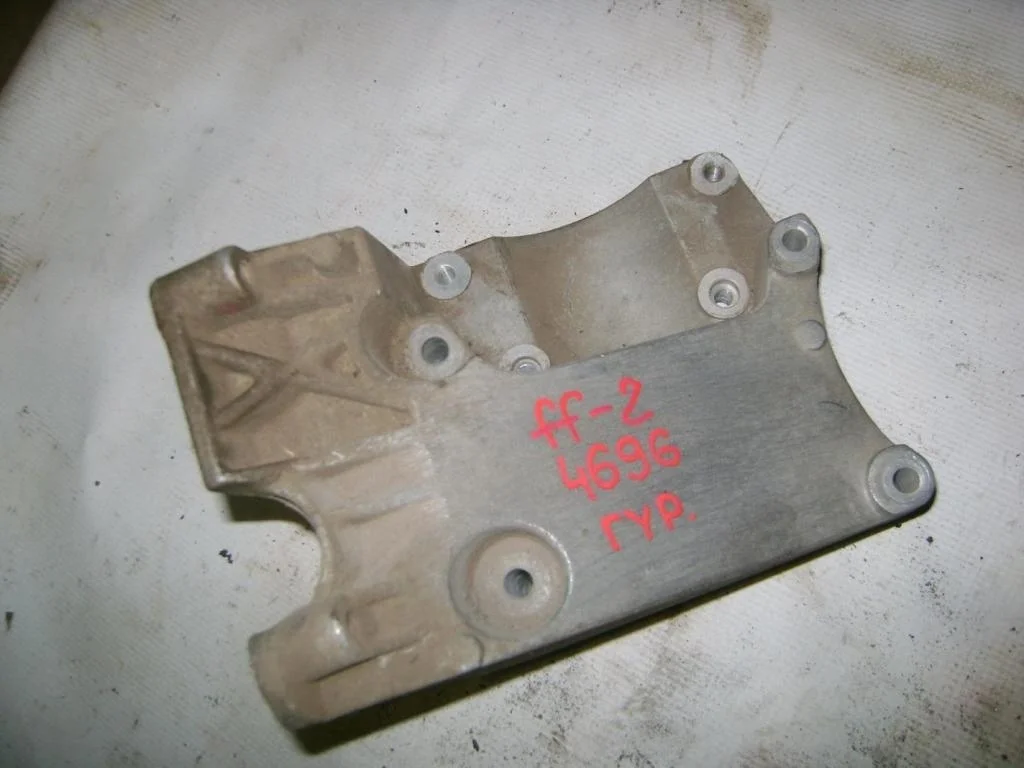 Кронштейн кондиционера Ford Focus 2007